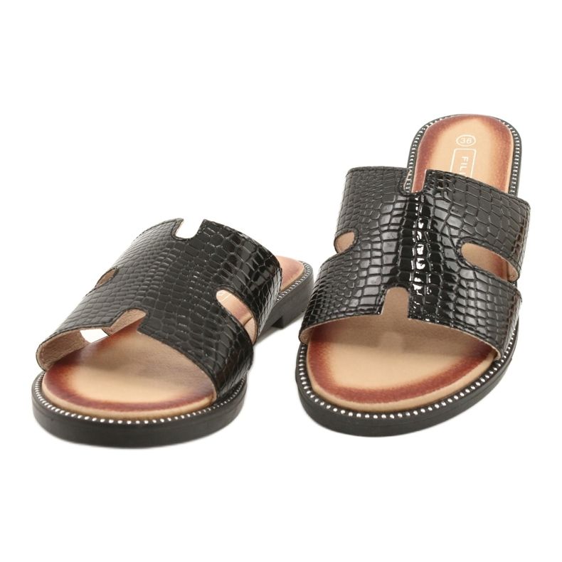 Filippo Lesklé lakované klapky černé kožené vložení černá 2