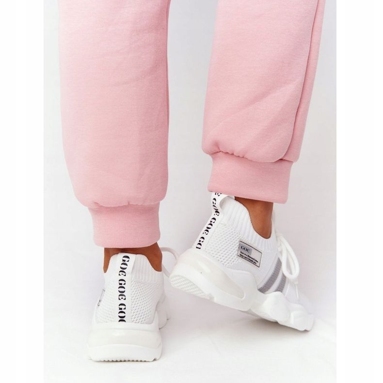 Dámské sportovní ponožky GOE HH2N4016 bílé bílý černá 2 Dámské sportovní ponožky GOE HH2N4016 bílé bílý černá 2