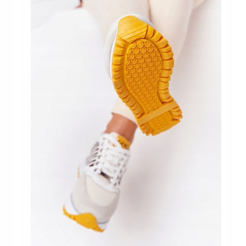 Kožené sportovní boty na platformě GOE HH2N4001 bílo-žluté bílý 2 Kožené sportovní boty na platformě GOE HH2N4001 bílo-žluté bílý 2