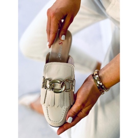 T501 Béžové béžové mokasínové pantofle s řetízkem béžový 2