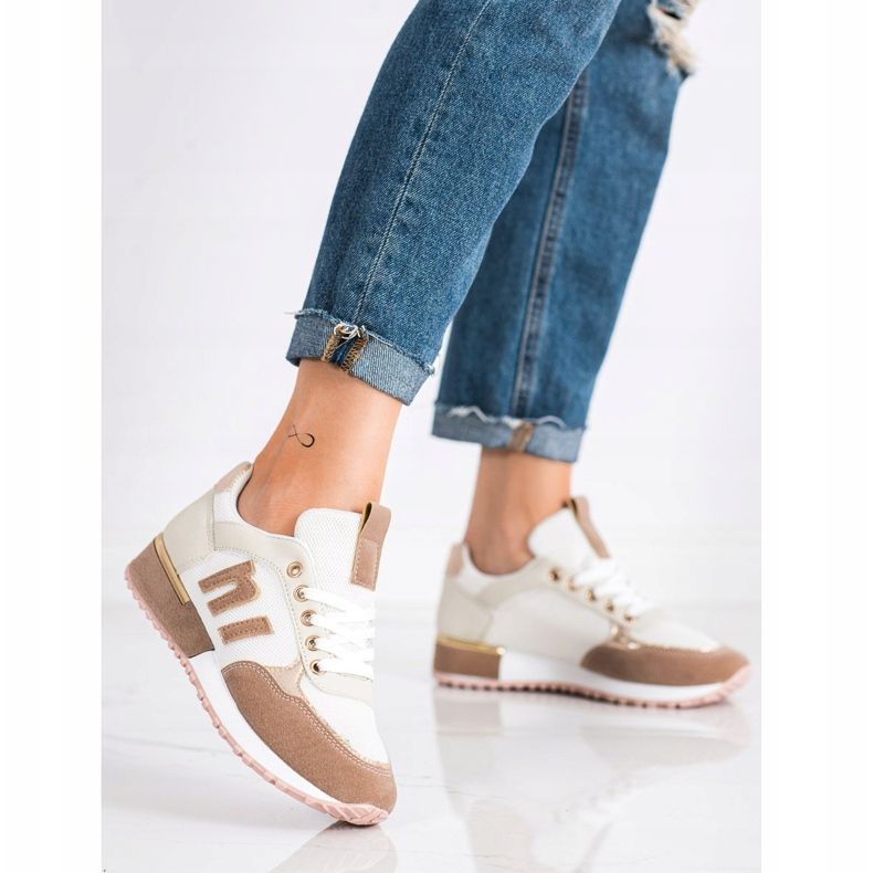 SHELOVET Sportovní obuv se síťovinou béžový bílý zlatý 2