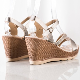 Sabatina Stříbrné sandály na klínku béžový 1