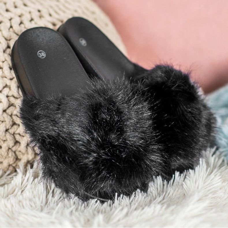 SHELOVET Pohodlné kožešinové pantofle černá 1