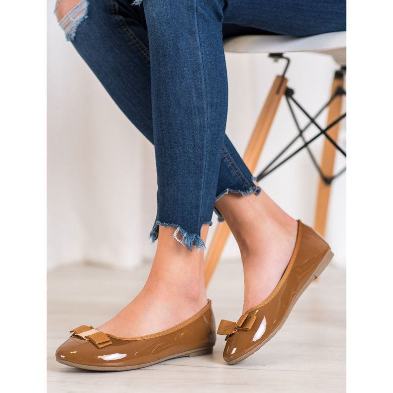 Fama Lakované balerínky s mašlí hnědý 2