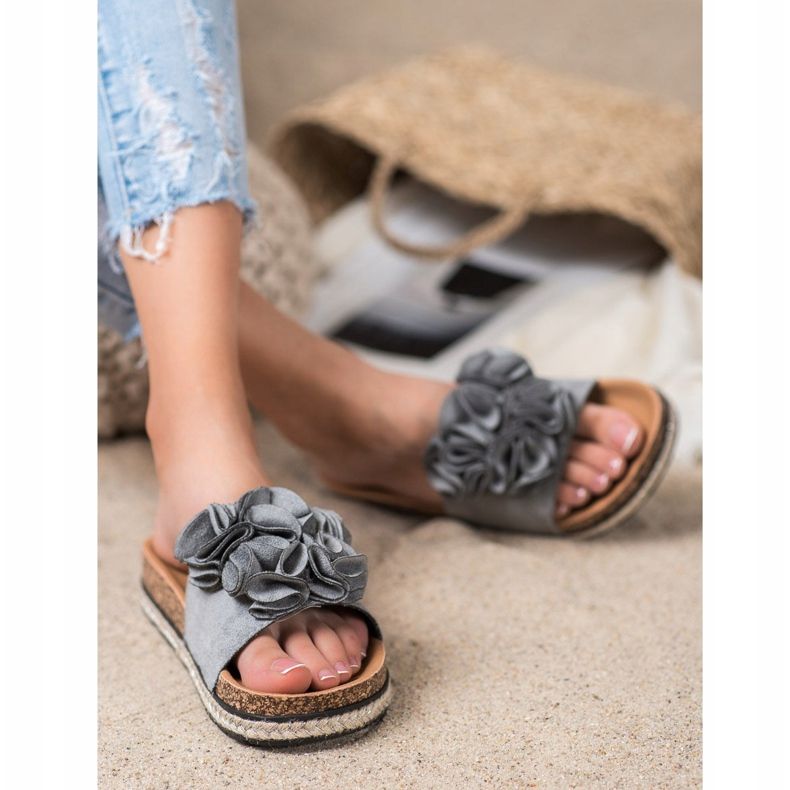 Pohodlné pantofle s květinami VINCEZA šedá 1 Pohodlné pantofle s květinami VINCEZA šedá 1
