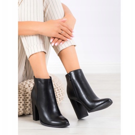 Seastar Klasické kozačky na sloupek černý 2