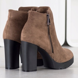 Small Swan Kozačky na vysokém podpatku hnědý 1