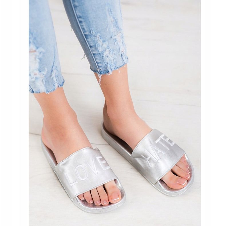 Small Swan Eko kožené přezůvky LOVE &amp; HATE stříbrný 1