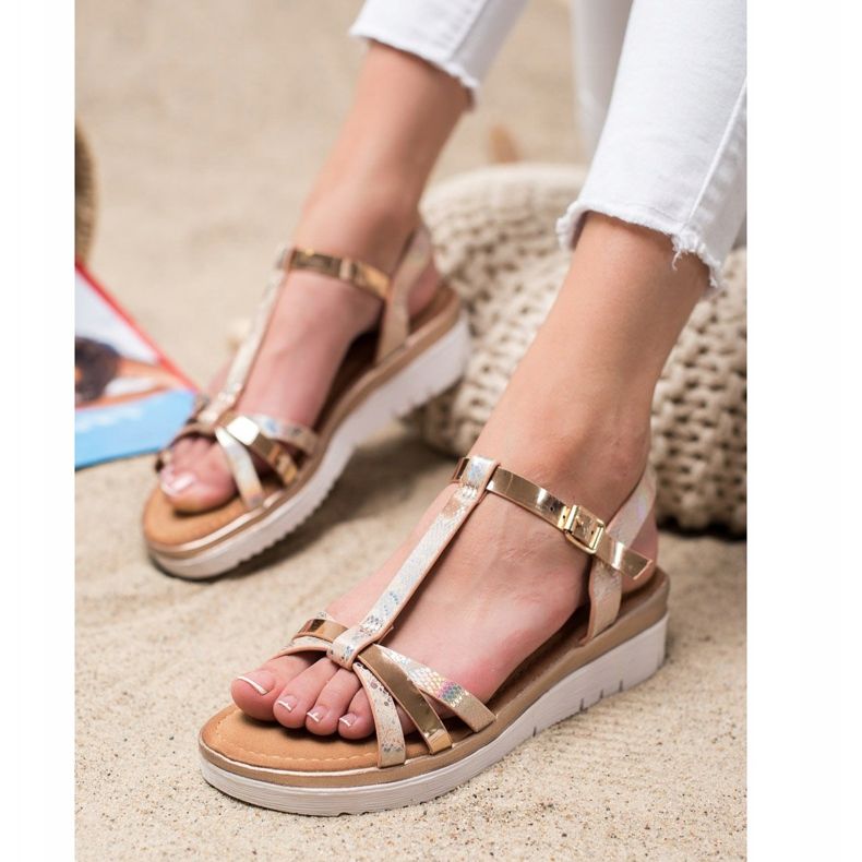 Small Swan Sandály s efektem Holo zlatý 2 Small Swan Sandály s efektem Holo zlatý 2