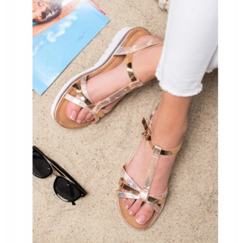 Small Swan Sandály s efektem Holo zlatý 1 Small Swan Sandály s efektem Holo zlatý 1