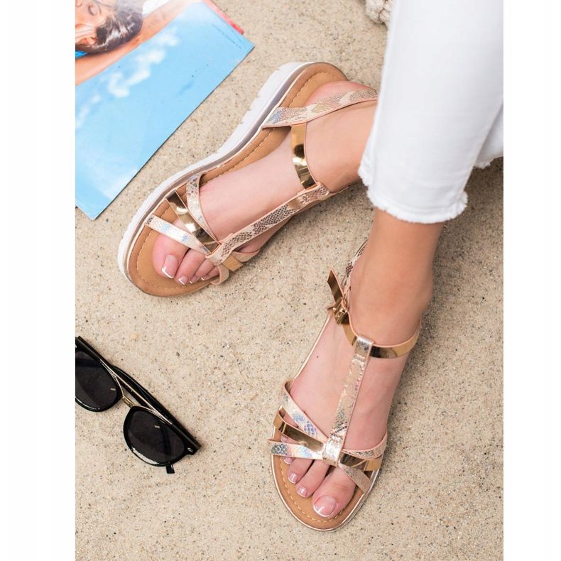 Small Swan Sandály s efektem Holo zlatý 1 Small Swan Sandály s efektem Holo zlatý 1