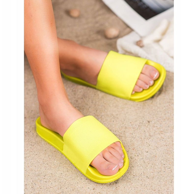 Small Swan Neformální pantofle žlutá 2