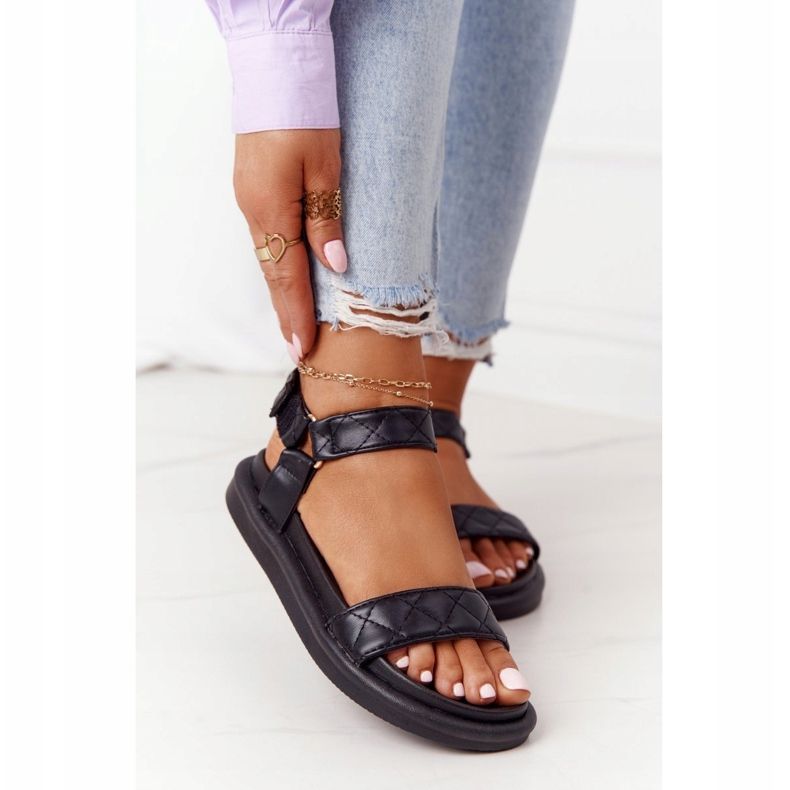 PS1 Černé otočné sandály s prošíváním na platformě černá 2