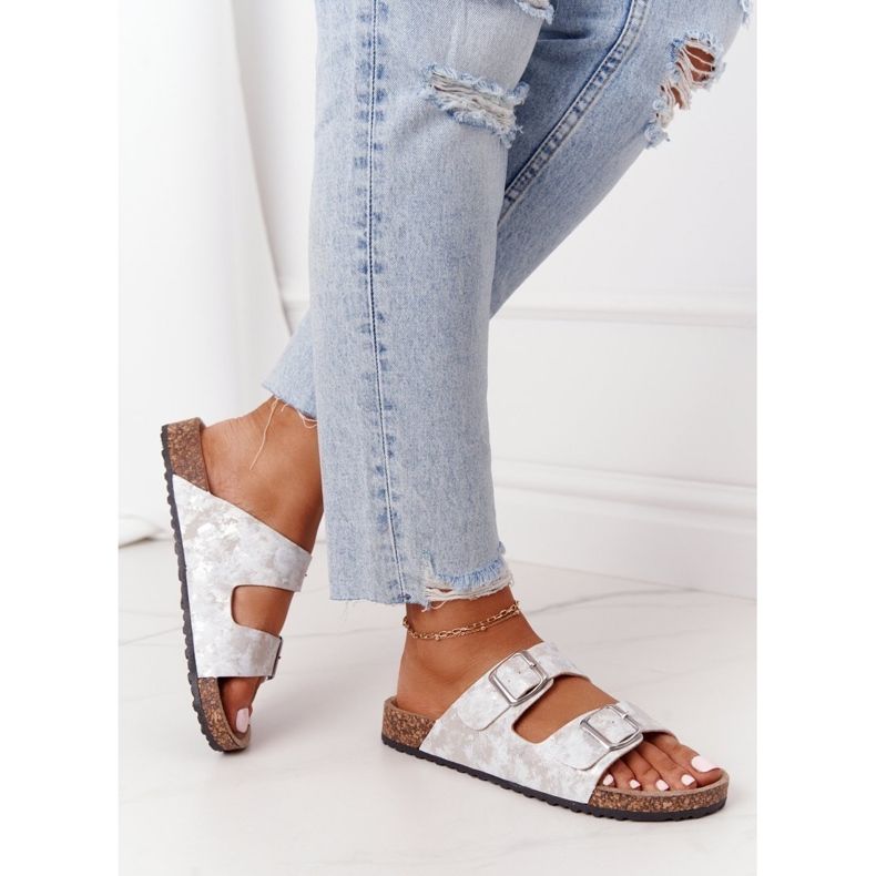 Dámské pantofle se sponami Silver Vivio stříbrný 2 Dámské pantofle se sponami Silver Vivio stříbrný 2