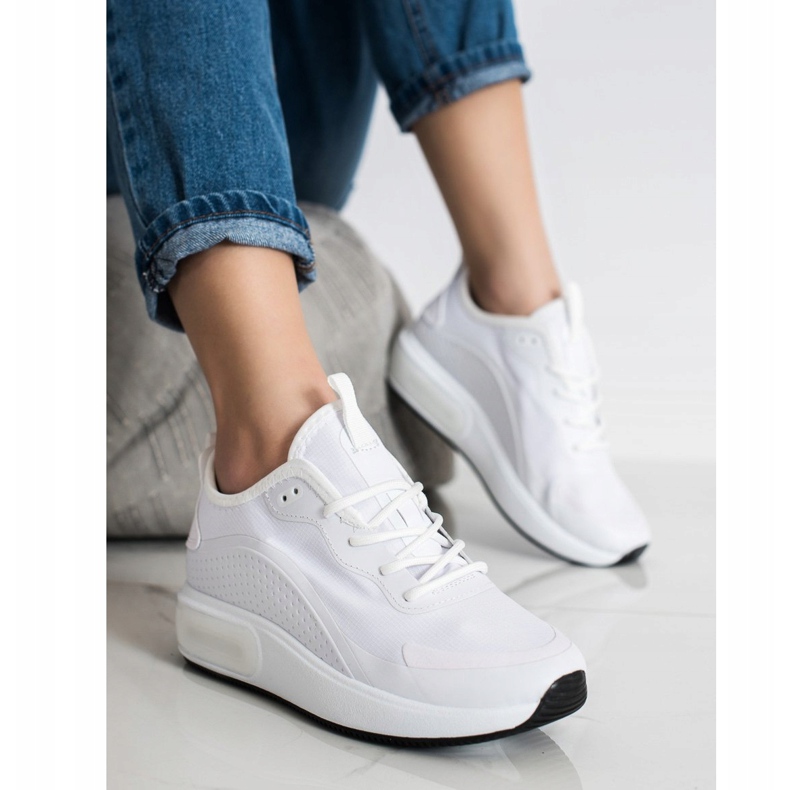 SHELOVET Sportovní tenisky na platformě bílý 2