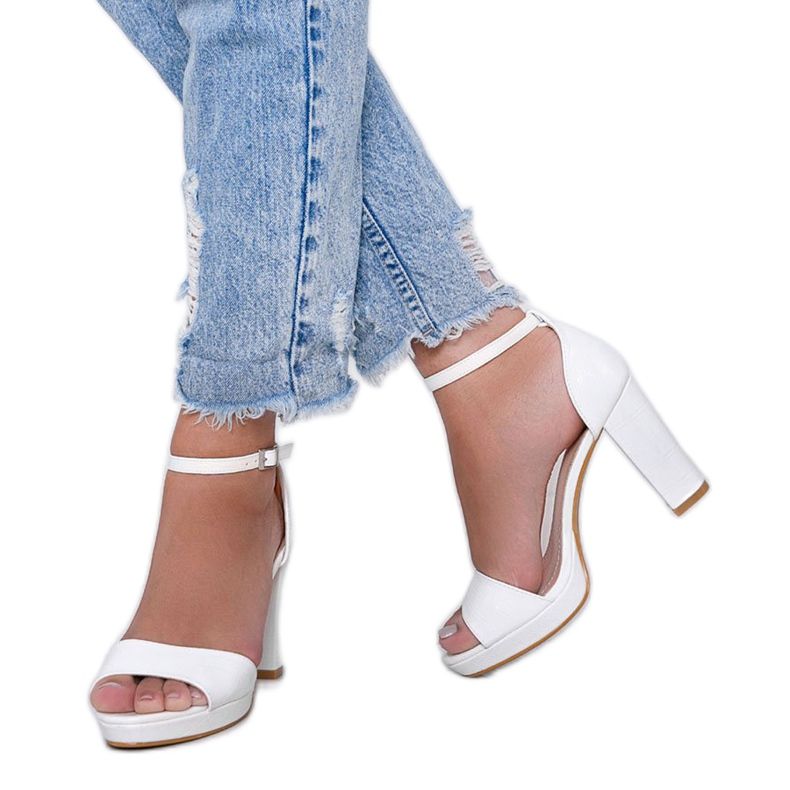 Bílé sandály na sloupku se vzorem kůže Black Rose bílý 1 Bílé sandály na sloupku se vzorem kůže Black Rose bílý 1