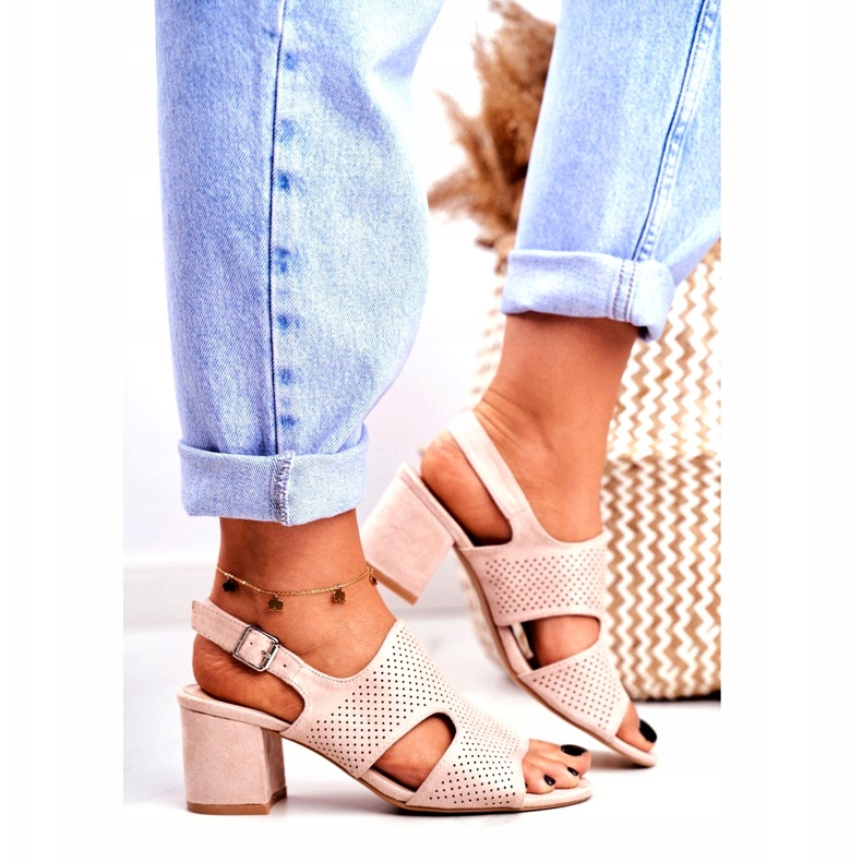 BUGO Dámské sandály na podpatku prolamované béžové Valery béžový 1 BUGO Dámské sandály na podpatku prolamované béžové Valery béžový 1