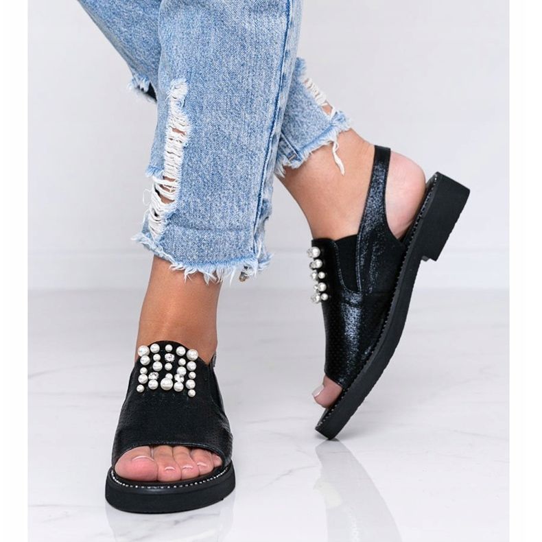 Černé sandály s perlami jako žena černá 1