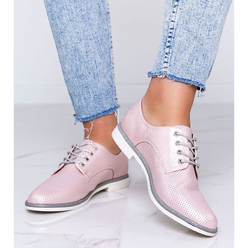 Růžové lesklé prolamované boty v Kjótu růžový 1