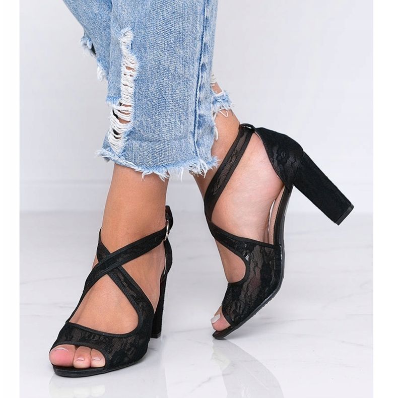 Černé krajkové sandály na sloupku Beth černá 1