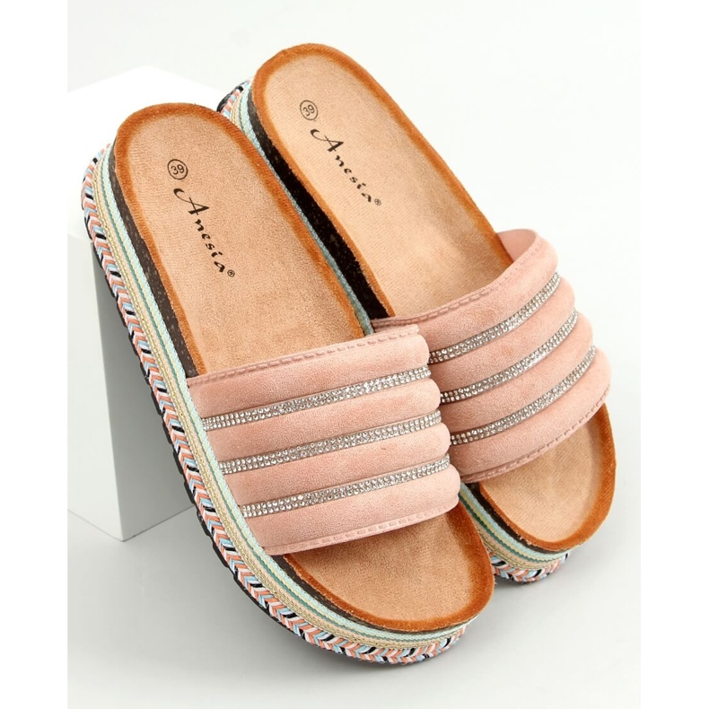 Růžové pantofle N-96 na zdobené podrážce růžový 1