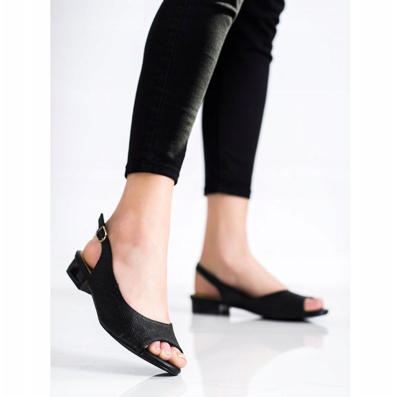 Sabatina Prolamované sandály na nízkých podpatcích černá 2