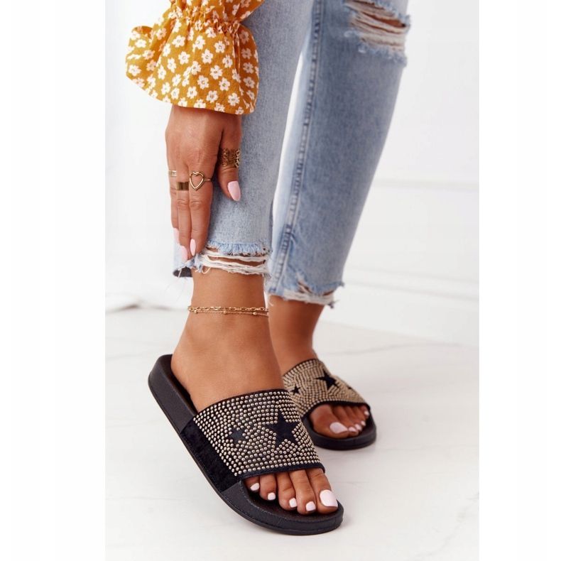 EVE Černé pantofle Edie s tryskami černá 2 EVE Černé pantofle Edie s tryskami černá 2