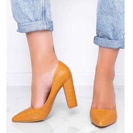 Hnědé lodičky na sloupku s motivem hadí kůže This Way hnědý 1