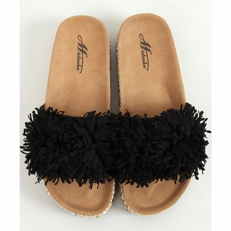 Černé pantofle 2260 na zdobené podrážce černá 1