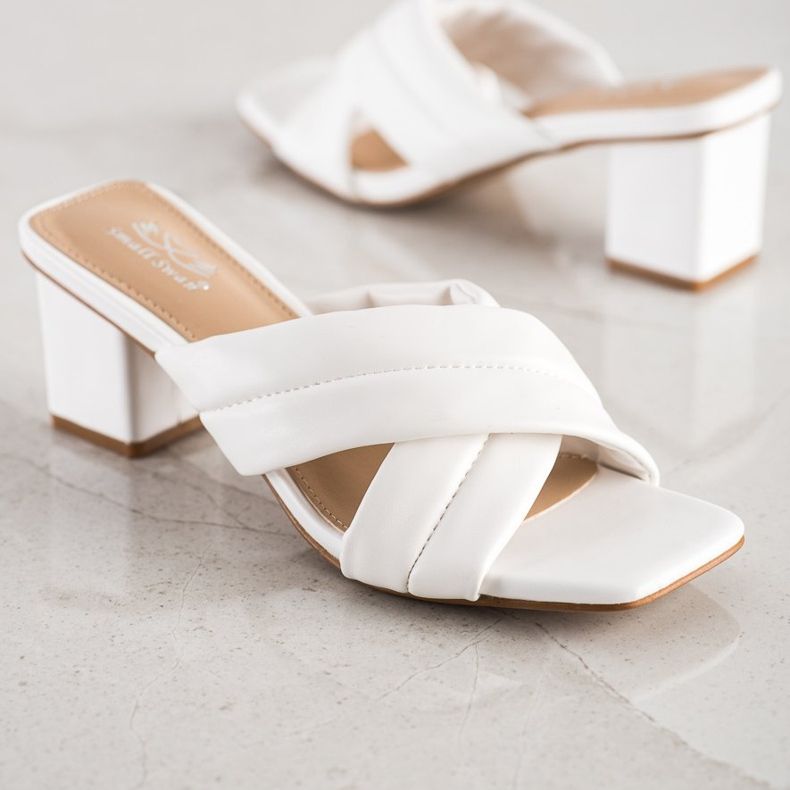 Small Swan Elegantní pantofle z eko kůže bílý 1