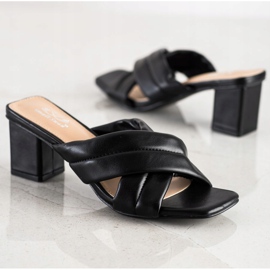 Small Swan Elegantní pantofle z eko kůže černá 1