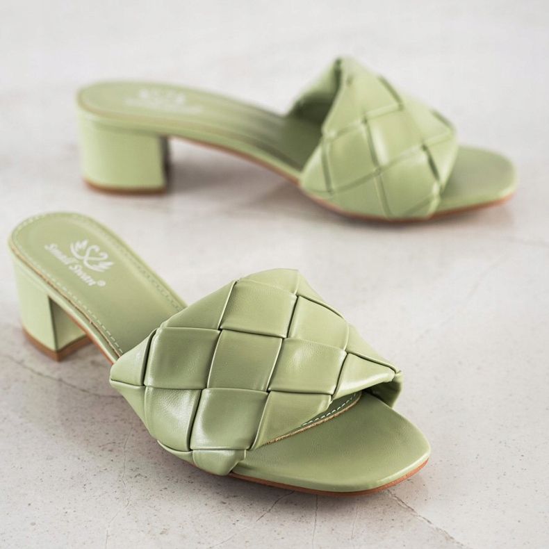 Small Swan Prošívané pantofle na sloupku zelená 1