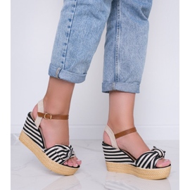 Černobílé sandály na klínku s mašlí Holiday Vibes bílý černá 2