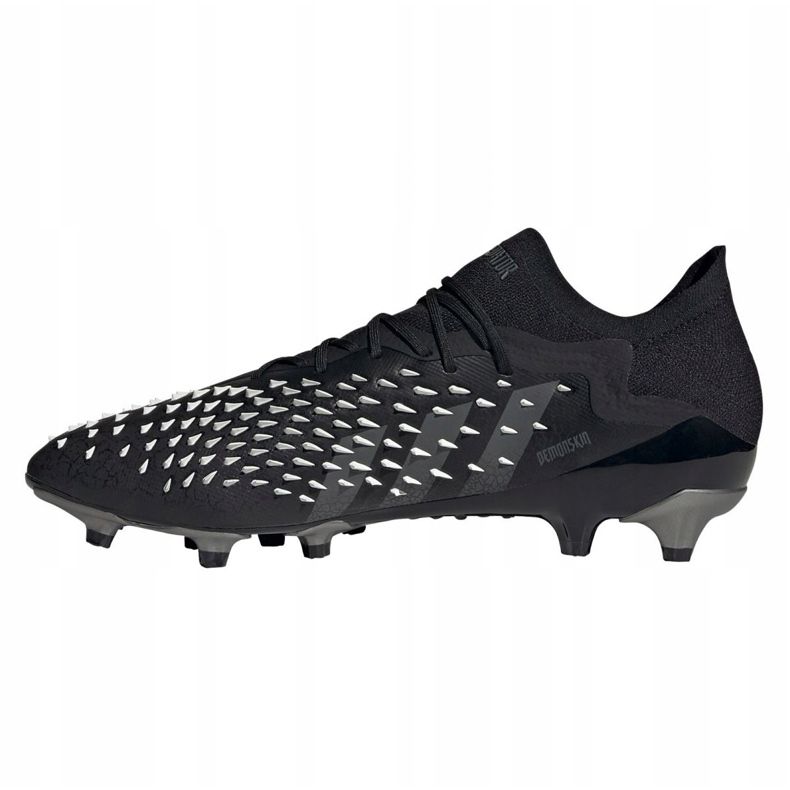 Kopačky Adidas Predator Freak.1 Low Ag M Q46572 černá černá 1