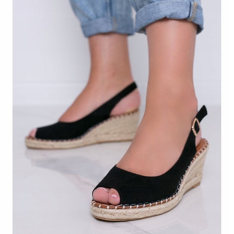 Černé klínové sandály od Caitlin černá 1