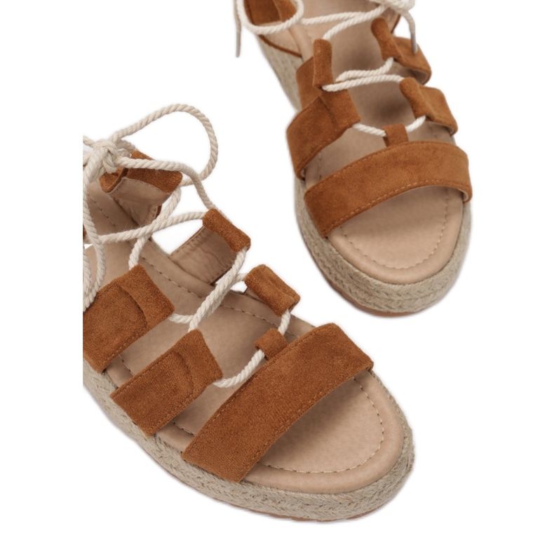 Vices Svěráky 77-267-68-velbloud hnědý 1 Vices Svěráky 77-267-68-velbloud hnědý 1