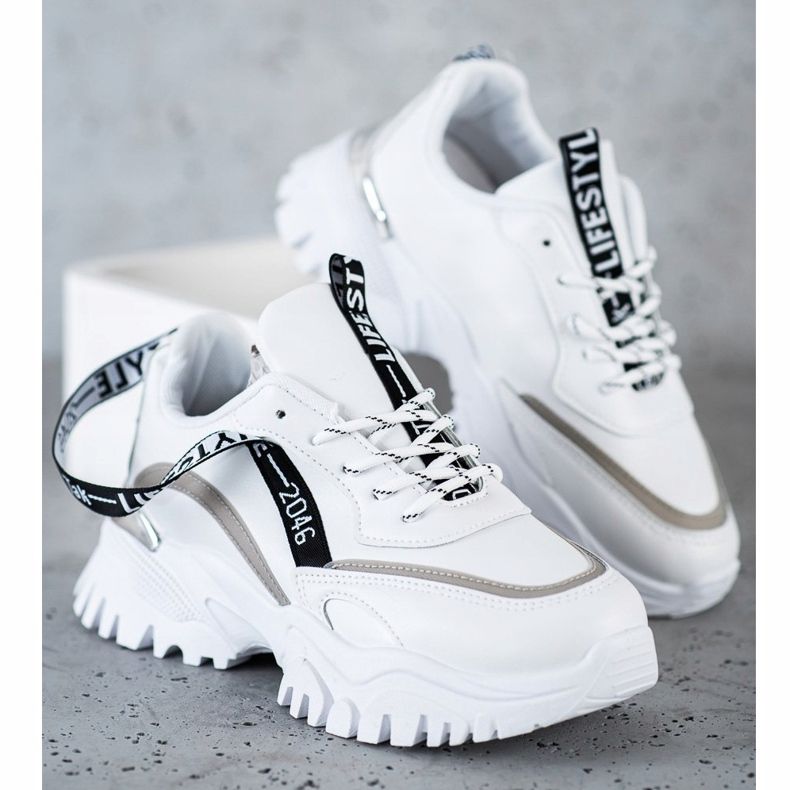 Ideal Shoes Bílé módní tenisky bílý 2