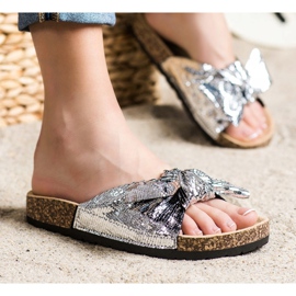 SHELOVET Lesklé pantofle s mašlí stříbrný 1