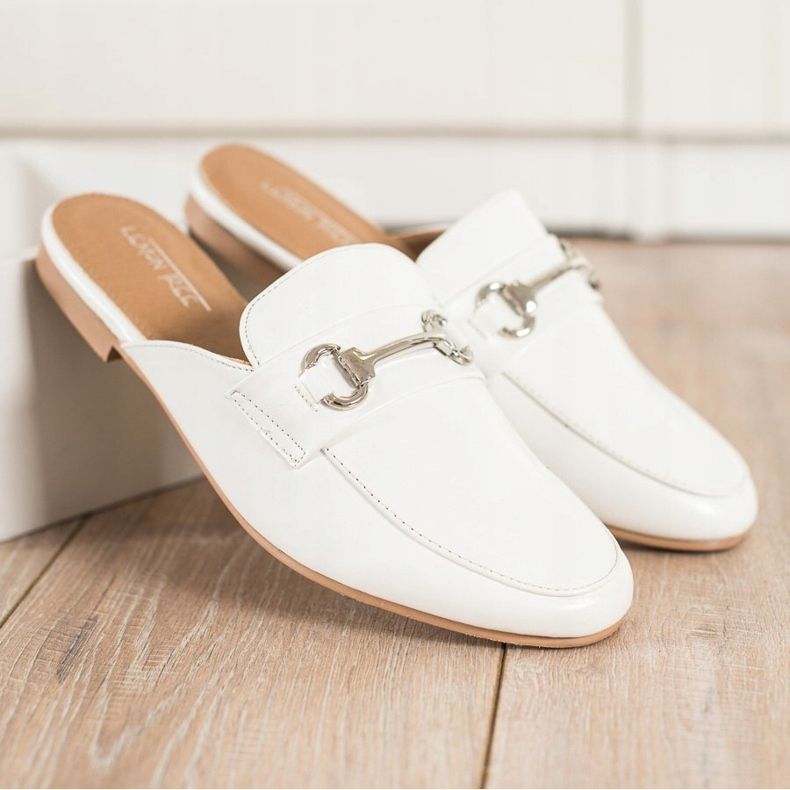 SHELOVET Elegantní pantofle s ozdobou bílý 2