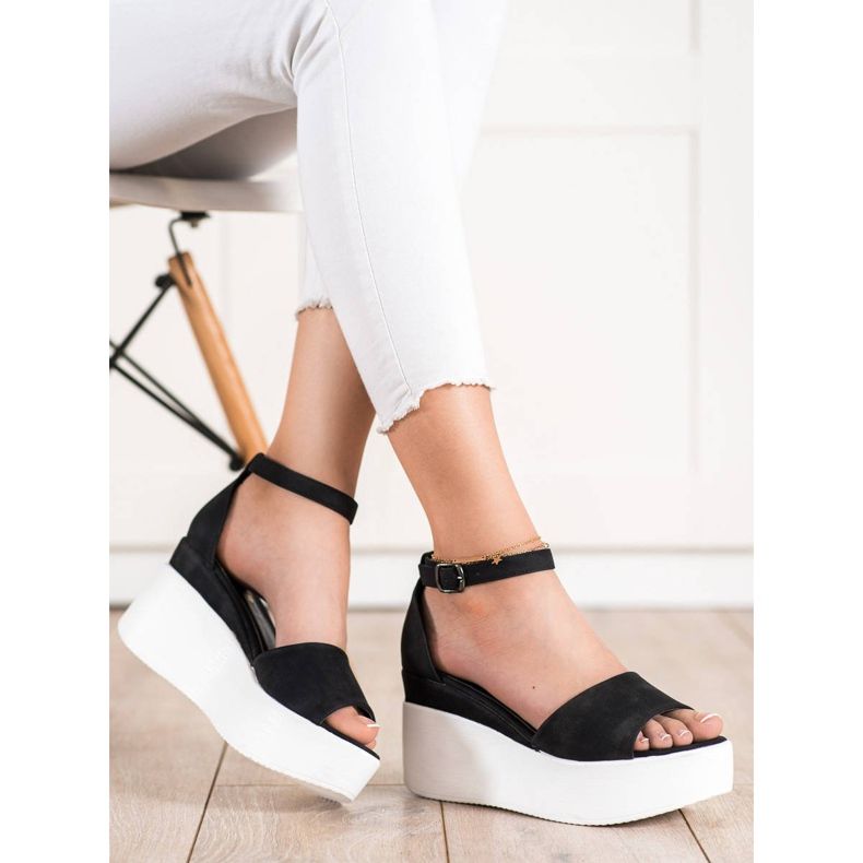 Comer Lehké sandály na platformě černá 1