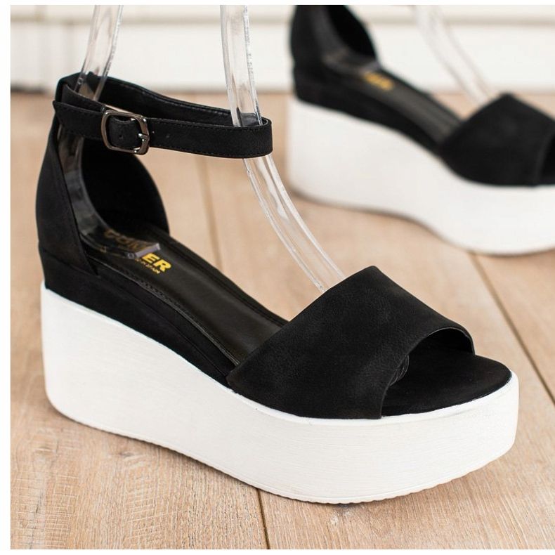 Comer Lehké sandály na platformě černý 2