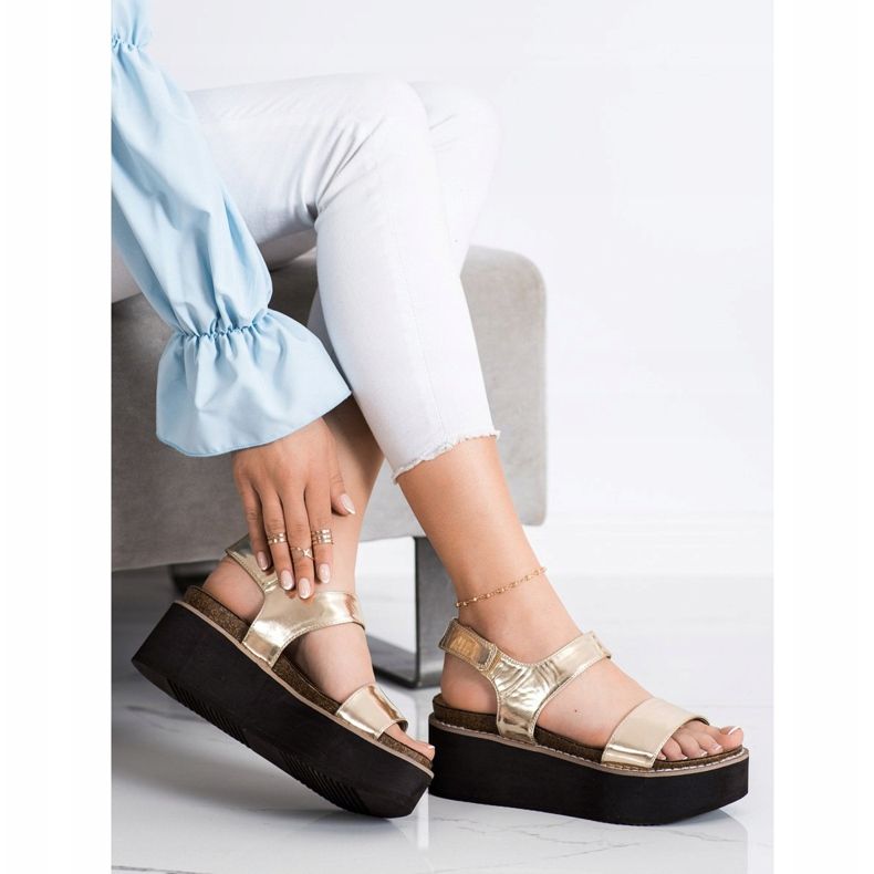 Corina Sandály Na Módní Platformě zlatý 2