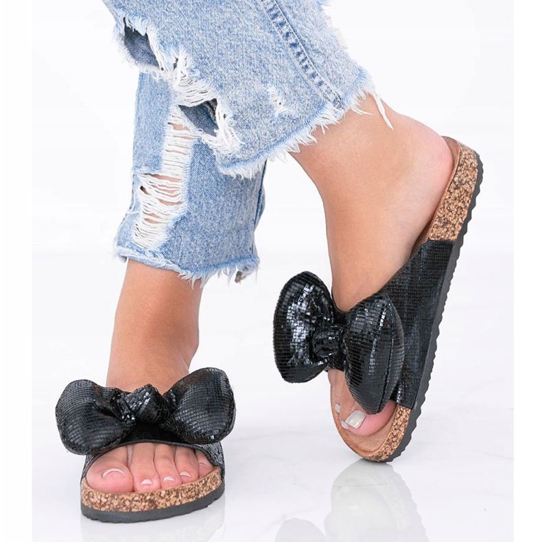 Černé pantofle s mašlí od Norris černá 1