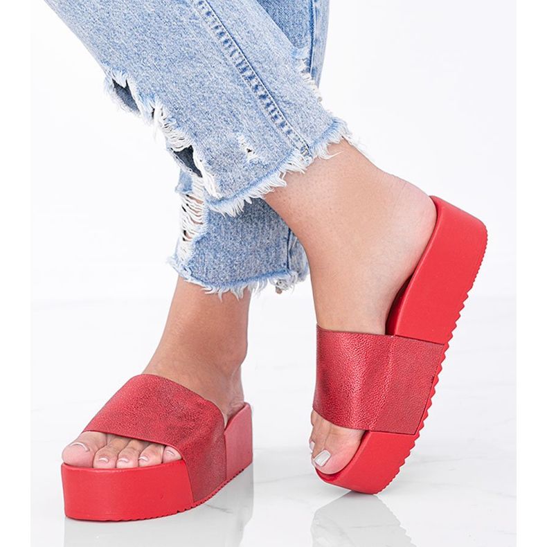 Červené žabky na silné podrážce Crysta 1