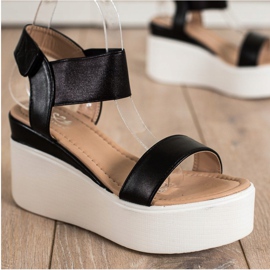 Small Swan Módní klínové sandály černý 1