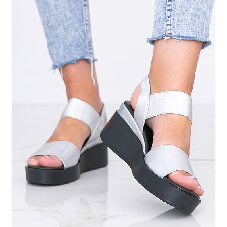 Stříbrné holografické sandály na klínku Tiffi stříbrný 1