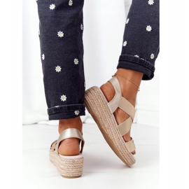 Klínové sandály s žebrovaným Big Star HH274414 Golden zlatý 2