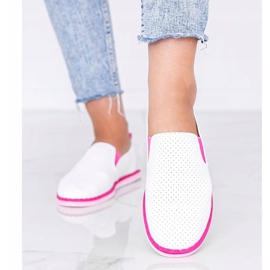 Bílé prolamované tenisky sklouzávají na Island Alex bílý 1