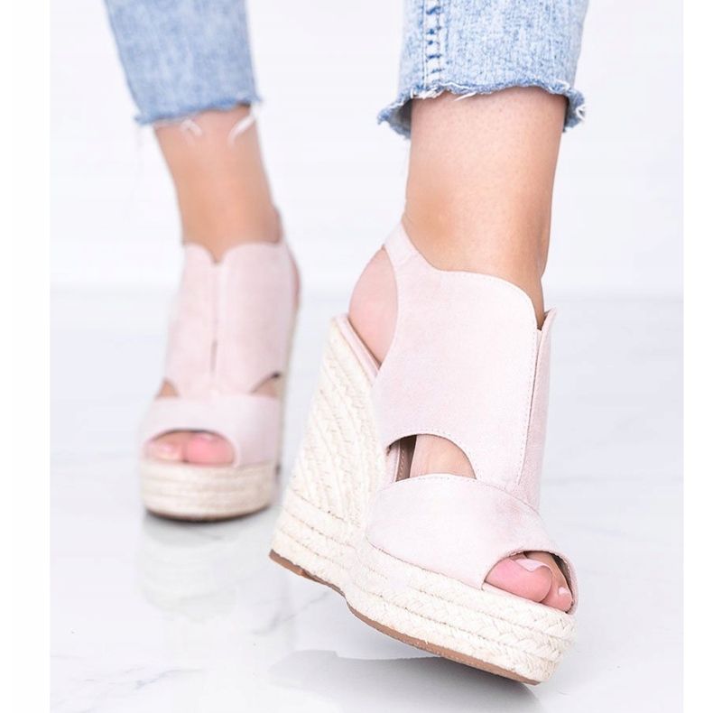 Béžové sandály na klínku od Holiday Time béžový 1