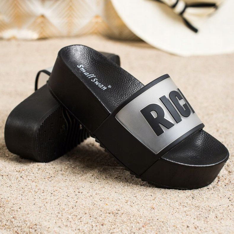 Small Swan Bohaté pantofle na platformě černý 1